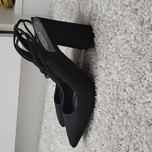 Guess Heels - Picture 2 of 6